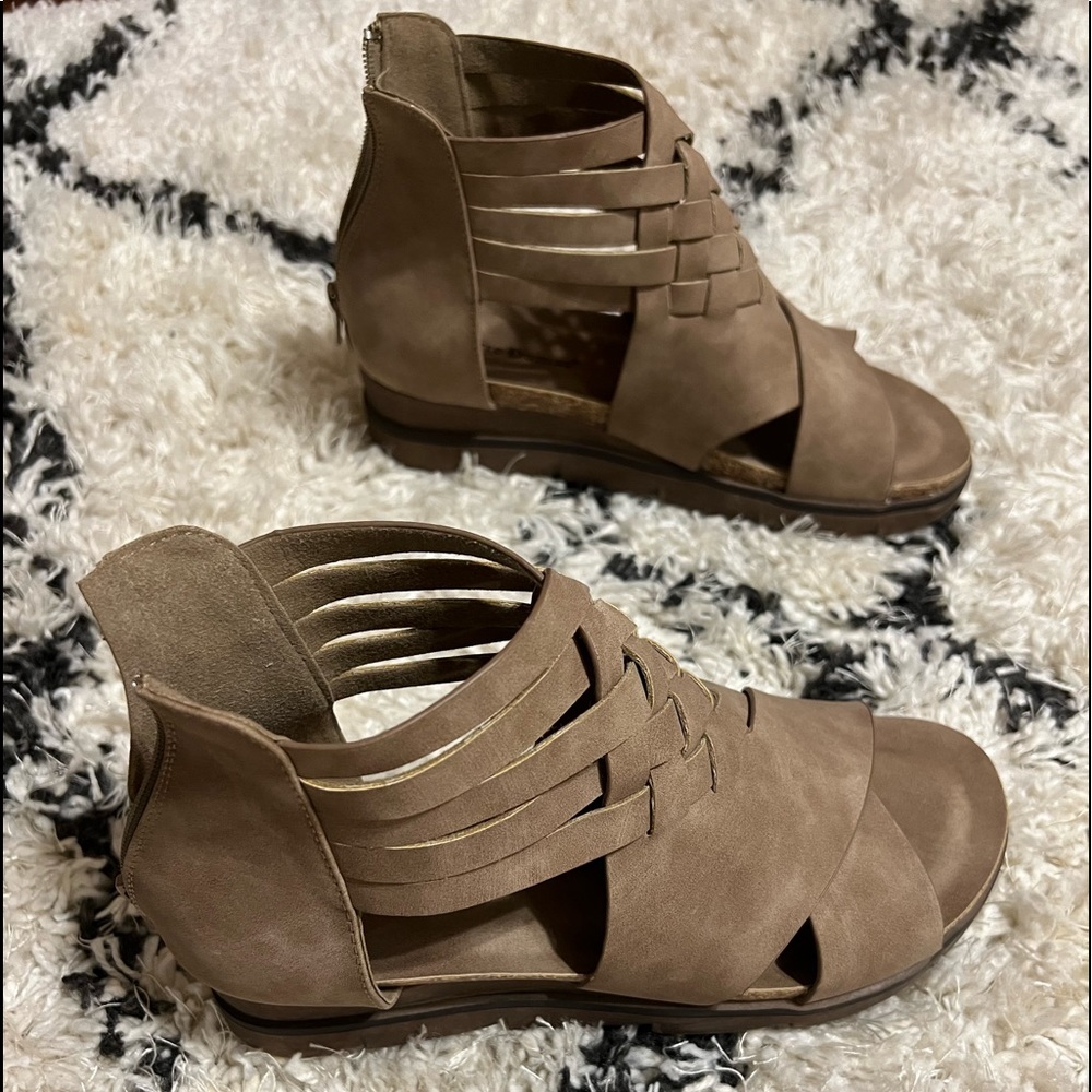 Boutique sandals